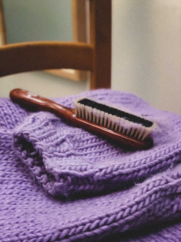 knitcare set to care for knitted sweaters. knitcare set contains clothing brush and lint comb, all you need to get started. RESTYLE by Mia.
